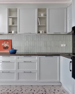 Descubra como combinações ousadas podem criar impacto visual, enquanto paletas de cores suaves transmitem serenidade.