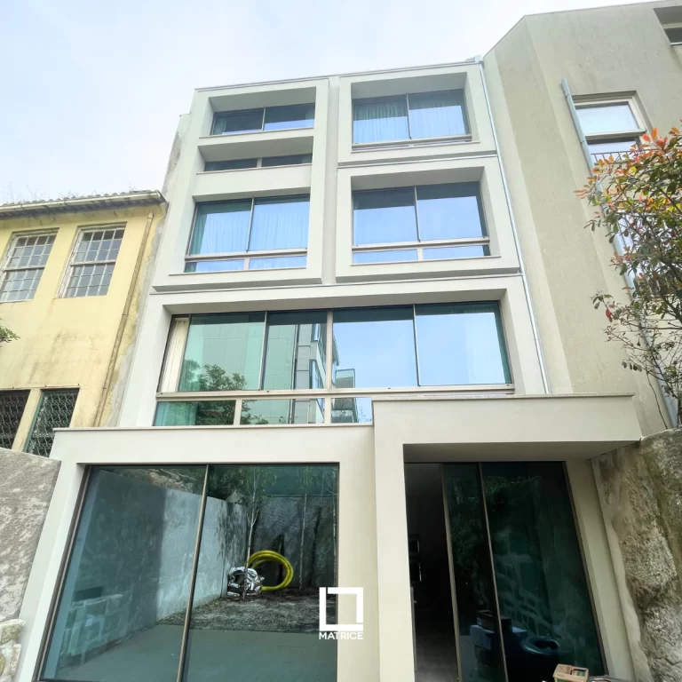 Fachada das traseiras da moradia