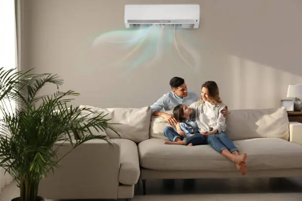 familia disfruta da qualidade do ar e do conforto do seu sistema de aquecimento