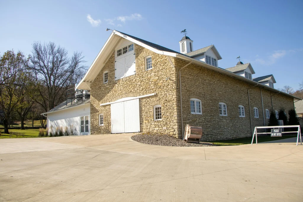 Fachada em Pedra Natural — Força e Elegância que Duram Décadas