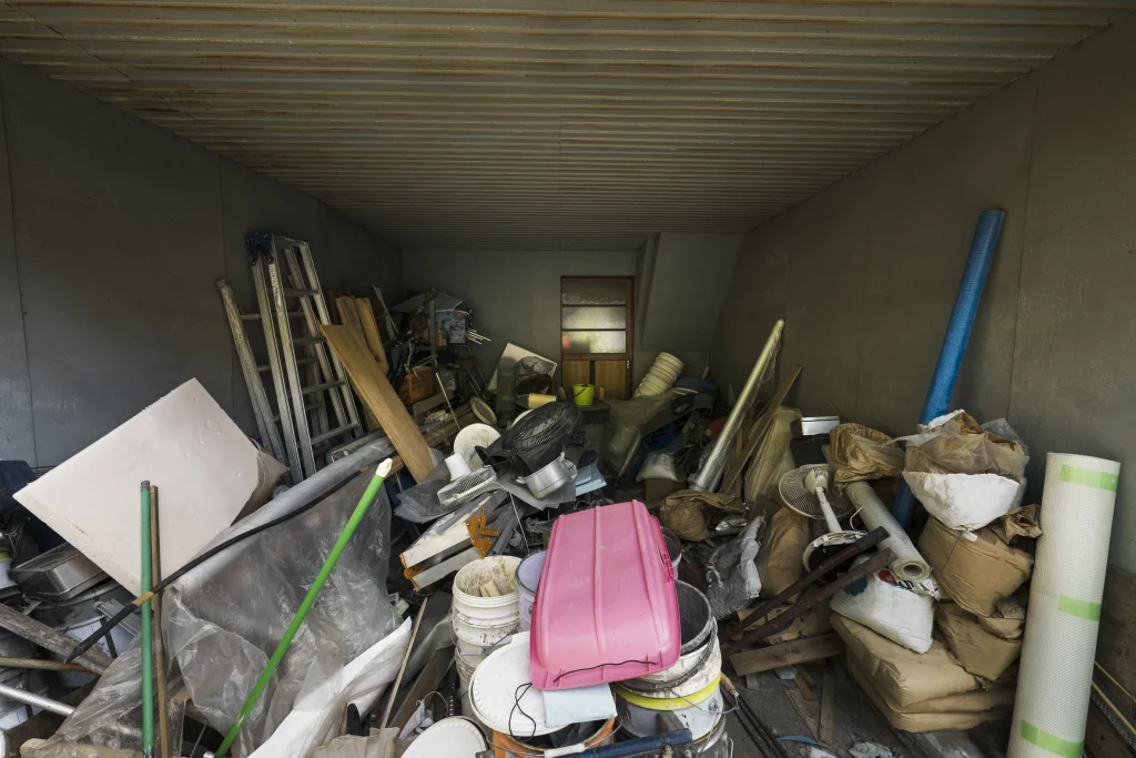 Estaleiro com sistema de gestão sustentável de resíduos, incluindo triagem, reciclagem e reutilização de materiais de construção